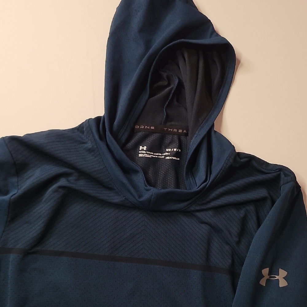 Under Armour Blue Performance Hoodie with Moisture-Wicking Fabric